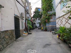 bán nhà chdv sát mt bùi đình túy 101m2 (10x10,3m) nhà có sân 10pn đang có dòng tiền