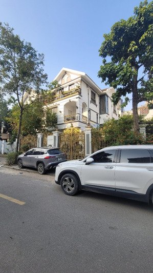 bán biệt thự văn phú, hà đông 220m2, nhà đẹp đẳng cấp giới thượng lưu chỉ hơn 30 tỷ