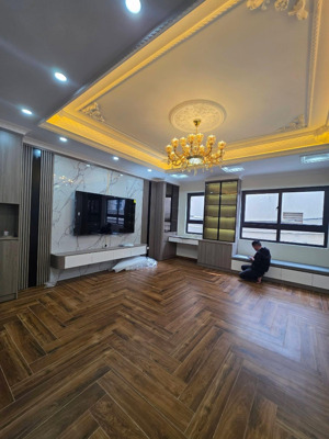 nhà xây mới, ô tô vào nhà, lô góc, 7 tầng thang máy, thông sàn, ốp đá sáng 43m2 18,8 tỷ