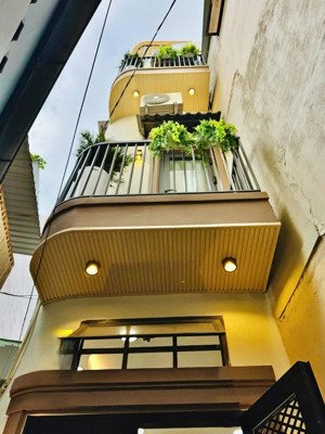 bán nhà 1 sẹt cách mạng tháng 8 full nội thất cao cấp 4 tầng 3 phòng ngủ hẻm 3m chỉ 3.85 tỷ