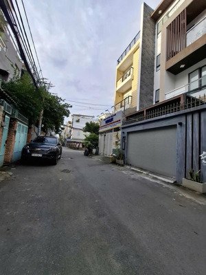 bán nhà phố tân phú q7, dt 85m2 hẻm ôtô, giáp phú mỹ hưng, tặng nội thất, 9.99tỉ huỳnh tấn phát