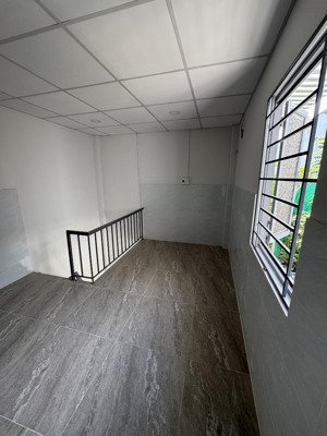 phòng trọ có sân vườn, gần vincom nam long