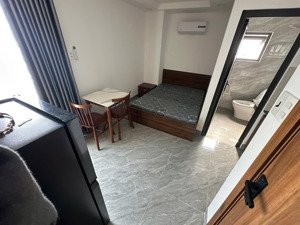 căn studio đầy đủ nội thất, ban công siêu rộng, nằm gần trường umt, được nuôi thú cưng