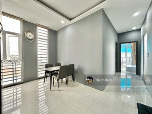 căn hộ 2 phòng ngủ ban công lớn , siêu thoáng , sẵn nội thất gần đầm sen giáp q11