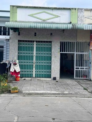 ngay kcn mỹ phước cắt lỗ dãy trọ,shr 150m2 chỉ 1tỷ210 sở hữu 5 phòng và 1 kiot đường d4, p.mỹ phước