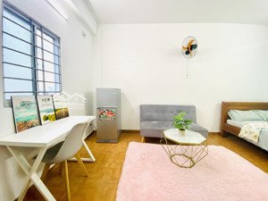 phòng đẹp thoáng đường nhất chi mai gần tòa nhà etown cộng hòa