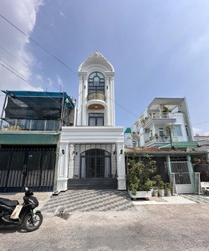 nhà đẹp 2 lầu phường 6 mặt tiền nhựa hiếm có
một căn nhà vừa đẹp để ở, vừa giá trị để đầu tư ngay