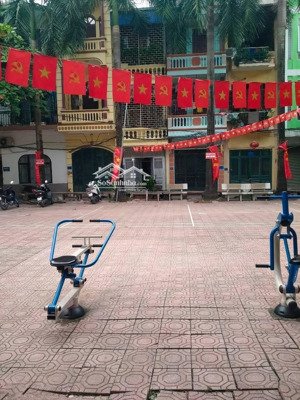 bán đất tặng nhà 2 tầng - nhà mặt sân chơi 2 mặt ngõ - oto đỗ cửa - vài bước ra phố tô hiệu