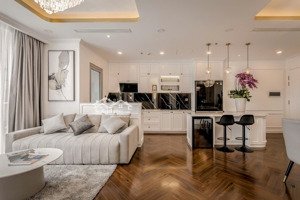 cần bán nhanh căn hộ 3pn 2wc,108 m2 toà lanmark6 dự án vinhomes central park giá 16,5tỷ mới 100%