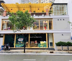 bán nhà mặt tiền phổ quang,dt: 450m2-bề ngang lớn 15m,xd:hầm + 7 tầng, tn: 300tr/tháng. giá: 95 tỷ