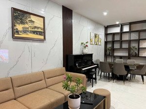 cho thuê villa sân vườn 5pn, khu nam hoà xuân, gần siêu thị