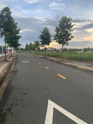 bán đất nền sổ sẵn đô thị century, mặt tiền dt769, cách sân bay 3km, 5mx20m, giá 2 tỷ, full thổ cư