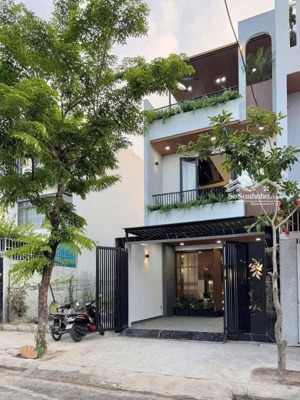 chỉ cần 4tỷ05 có ngay nhà 83m2 ở lê văn miến-quận 2 gần trường đại học văn hoá đang cho thuê 24tr