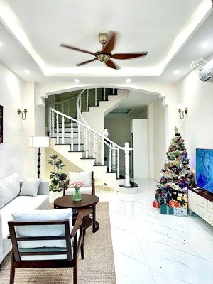 (hot) chỉ 9.2 tỷ có ngay nhà đẹp lý chính thắng, q. 3, thiết kế châu âu - (4.1x13m - 4 tầng)