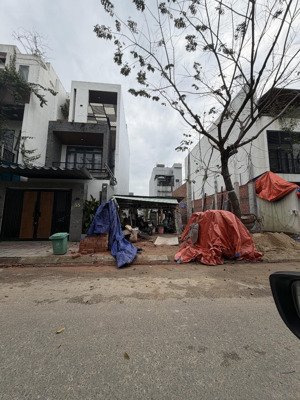 chính chủ gởi bán lô trung lương 14. giá 6.850. hướng tây bắc. lô sạch