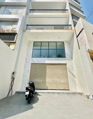 cho thuê nhà mặt tiền số 239c huỳnh văn bánh, phường 11, quận phú nhuận