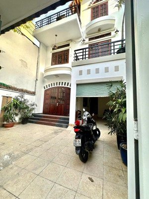 bán nhà 2 mặt tiền lê văn việt - ngay đh giao thông vận tải - 205m2 3 tầng - chỉ 4x tỷ tl