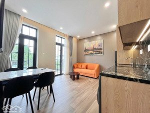 cho thuê căn hộ studio/1pn thiết kế cực sang trọng - full nội thất - xe hơi đậu trước nhà