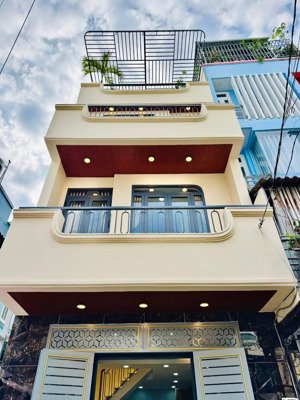 cô bửu lớn tuổi cần bán gấp nhà xô viết nghệ tĩnh - bình thạnh. dt 46,3m2. 3pn. sổ sẵn