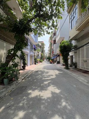 nhỉnh 10 tỷ tây hồ dân xây - ngõ rộng thoáng gần ô tô tránh - thông số đẹp giá đầu tư - dt 57 m2