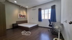 cho thuê penthouse cực hiếm, 1 phòng ngủ, phòng khách, ban công lớn nằm ngay khu sầm uất