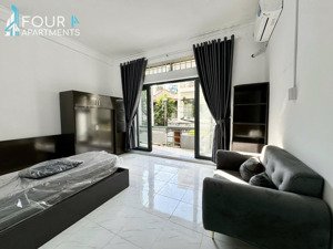 căn 1pn balcony siêu rộng ngay ngã tư hàng xanh rộng 50m2, đầy đủ tiện nghi có máy giặt riêng