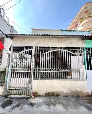 bán nhà ngay khu tên lửa 88m2 - 2 mặt tiền hẻm thông xe hơi đổ cửa pháp lý chuẩn nhỉnh 5tỷ