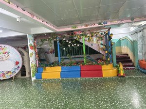 bán trường mầm non 2 mặt tiền trung tâm phố cổ hội an. cách 200m vào phố đi bộ.