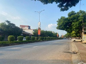 tôi cần cho thuê 2 căn shophouse mặt nguyễn trãi, quốc lộ 1a bỉm sơn 105m2 lô góc 3 tầng 