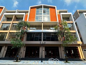 bán liền kề phố biển 70m2 giá 11,3 tỷ đã có sổ đỏ, ngay biển và quảng trường grand world