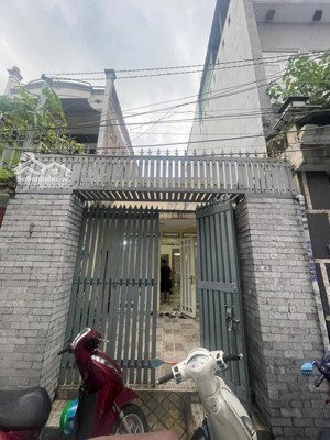 bán nhà lý tuệ gần tttm aeon
hẻm xe hơi thẳng tấp thông 2 đầu,hẻm ngắn nhà nằm sát mặt