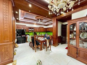 siêu phẩm biệt thự song lập - vị trí vàng - mặt tiền khủng - nội thất gỗ hương - giá:89tỷ