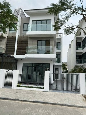 cho thuê biệt thự dương nội hoàn thiện đẹp mới tinh cạnh hồ làm văn phòng, kho, kinh doanh-25tr