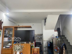 bán căn nhà đường số 4-bhh-bình tân
dt 5x6,5m, ban công 1m đúc 1 lầu giá 3,39 tỷ