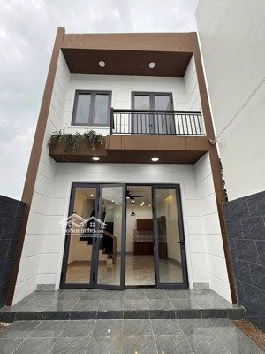 bán căn nhà 1 trệt 1 lầu hẻm 42 nguyễn minh đường, phường 4, tp tân an _ diện tích: 5 x 19m2