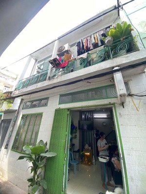 bán nhà 2 tầng - 6.7x7m - 4 phòng ngủ - sát chợ hoà hưng - nhỉnh 5 tỷ