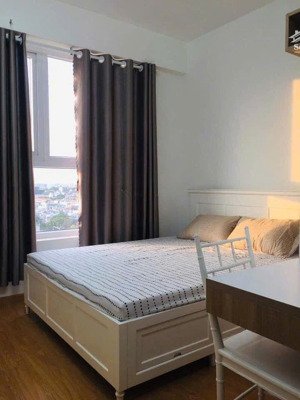 bán căn hộ 2pn2wc saigon gateway. giá 2ty690 bao thuế phí, full nội thất. lh: kim hiếu