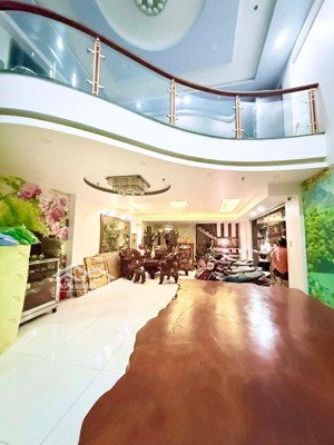 lô góc- ko lg, 5 tầng, dt 5,8 x16, hẻm 5m, thang máy nhập, quang trung, p8, gò vấp, giá hơn 13 tỷ,