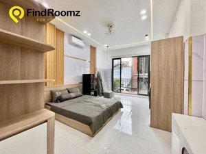 phòng có ban công mới ngay mặt tiền trần hưng đạo thang máy có máy giặt riêng thuận tiện qua q1