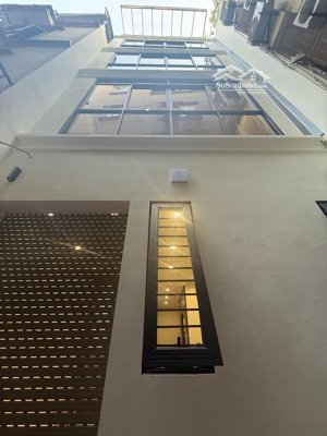 chỉ 13.7 tỷ có ngay nhà 6 tầng thang máy cầu giấy mặt tiền quyền lực 5.5m ở hay cho thuê đều đc