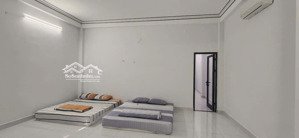 em nguyệt nha trang cần bán nhà full nt xịn và đẹp ngang 6m chỉ 60tr/m2, vĩnh hòa cách biển 1,5km