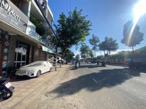 bán nhà 3 tầng mặt tiền tô hiệu đối diện kđt mipeco, vĩnh nguyên đang kinh doanh tốt, gần biển