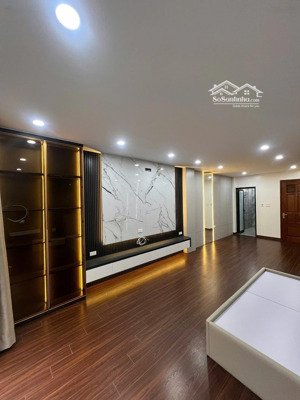 siêu hiếm nhà bán phó đức chính, phố cổ, có thang máy, đi đâu cũng gần, dòng tiền tốt 38m*6t