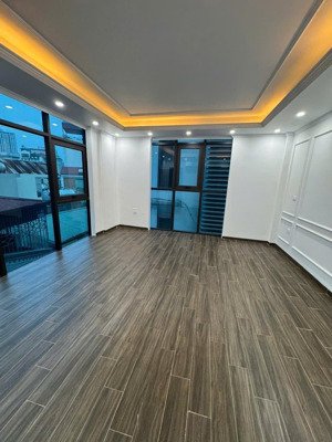 cho thuê nhà phố vạn bảo- vạn phúc. dt 50m2x5 tầng, mt 5m, thang máy. giá 25tr/tháng.