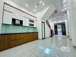 nhà bắc lai xá .36m-5 tầng -6,8 tỷ -full nội thất ở ngay !