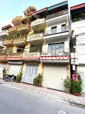 đầu cầu chương dương 50m2, 8tỷ, ô tô đỗ cửa, 4tầng, mt4m, 10p sang phố cổ.