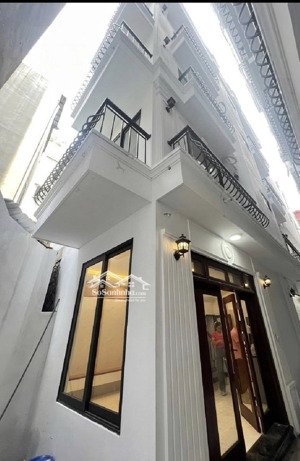 nhà đẹp cầu giấy, 46m2, 10.9 tỷ, lô góc, 10m ô tô, sát phố, sổ đỏ chính chủ, vuông đẹp.