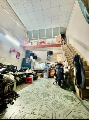 ngang hiếm 4.6m khu víp vườn lài -sát lũy bán bích -hẻm ôtô -sau lưng căn mặt tiền - 3 tầng. 4.5tx