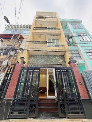 nhà ngay trục đường sầm uất nguyễn văn công, gv. giá chủ nhượng lại chỉ 4tỷ390 còn tl