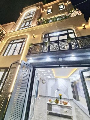 bán nhà ngang 7m đ.cao thắng, q3, giá 4,7 tỷ, 91m2, hđ thuê 31 tr/tháng, gần trường đại học sài gòn